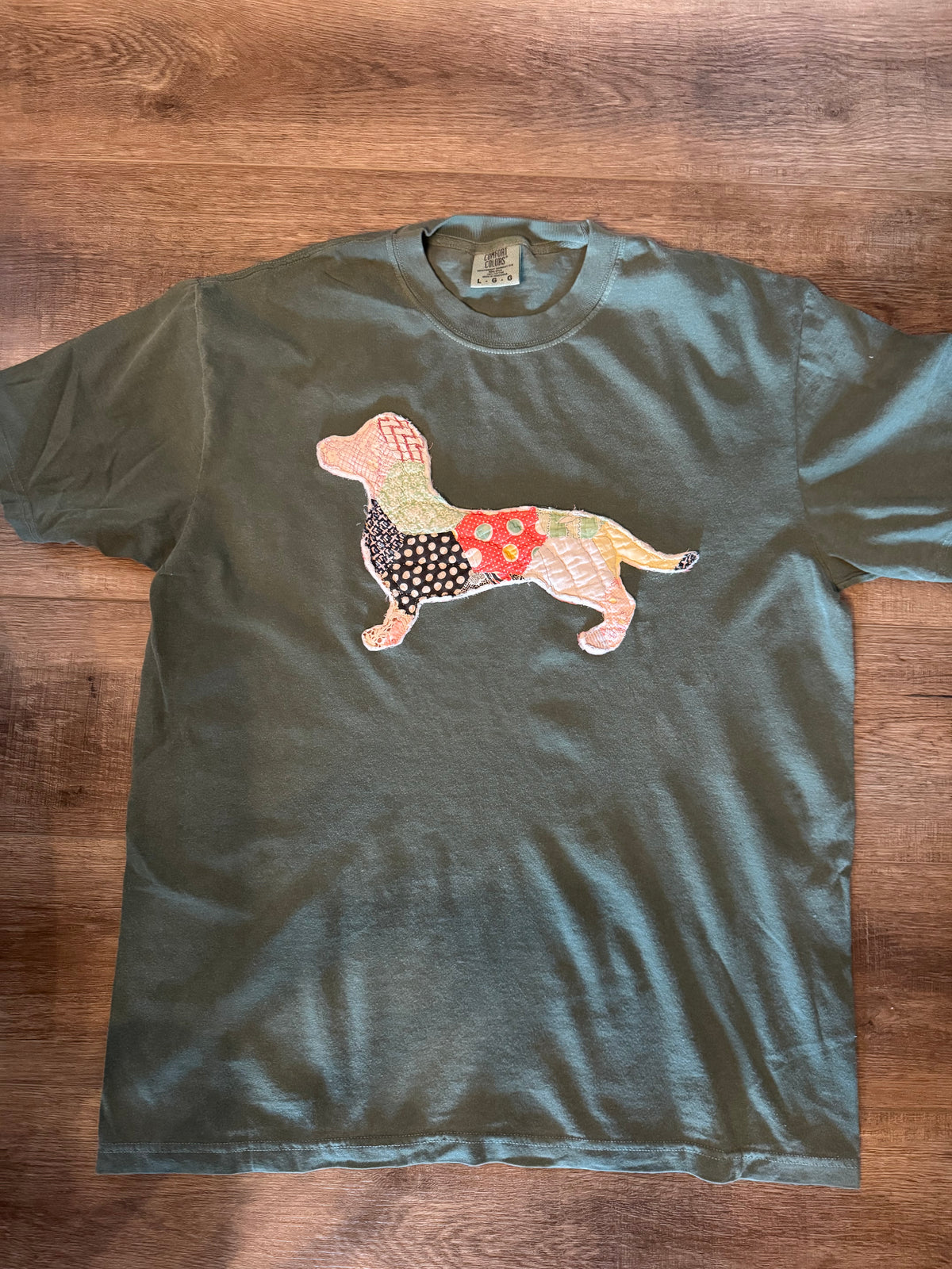 Vintage quilt tee dachshund design